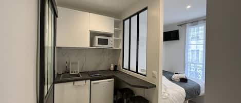 Standard Studio | Private kitchen | Fridge, microwave, stovetop, espresso maker