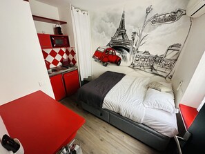 Studio – standard | Sengetøy av topp kvalitet, memory foam-senger og safe på rommet