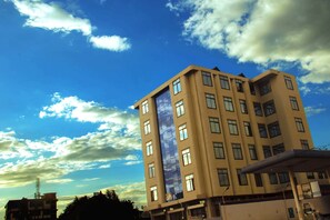 Exterior - KiliCrane Lodge (Arusha)