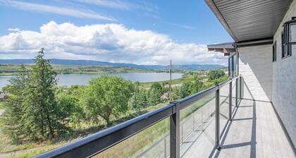 Newly renovated with Lakeviews, big yard, minutes to Silver Star/Golf/Wineries.