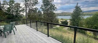 Newly renovated with Lakeviews, big yard, minutes to Silver Star/Golf/Wineries.
