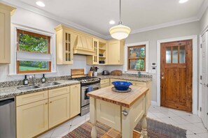 Fridge, microwave, oven, stovetop - * Walk to it all ~ Adorable Historic Bungalow * (Austin)