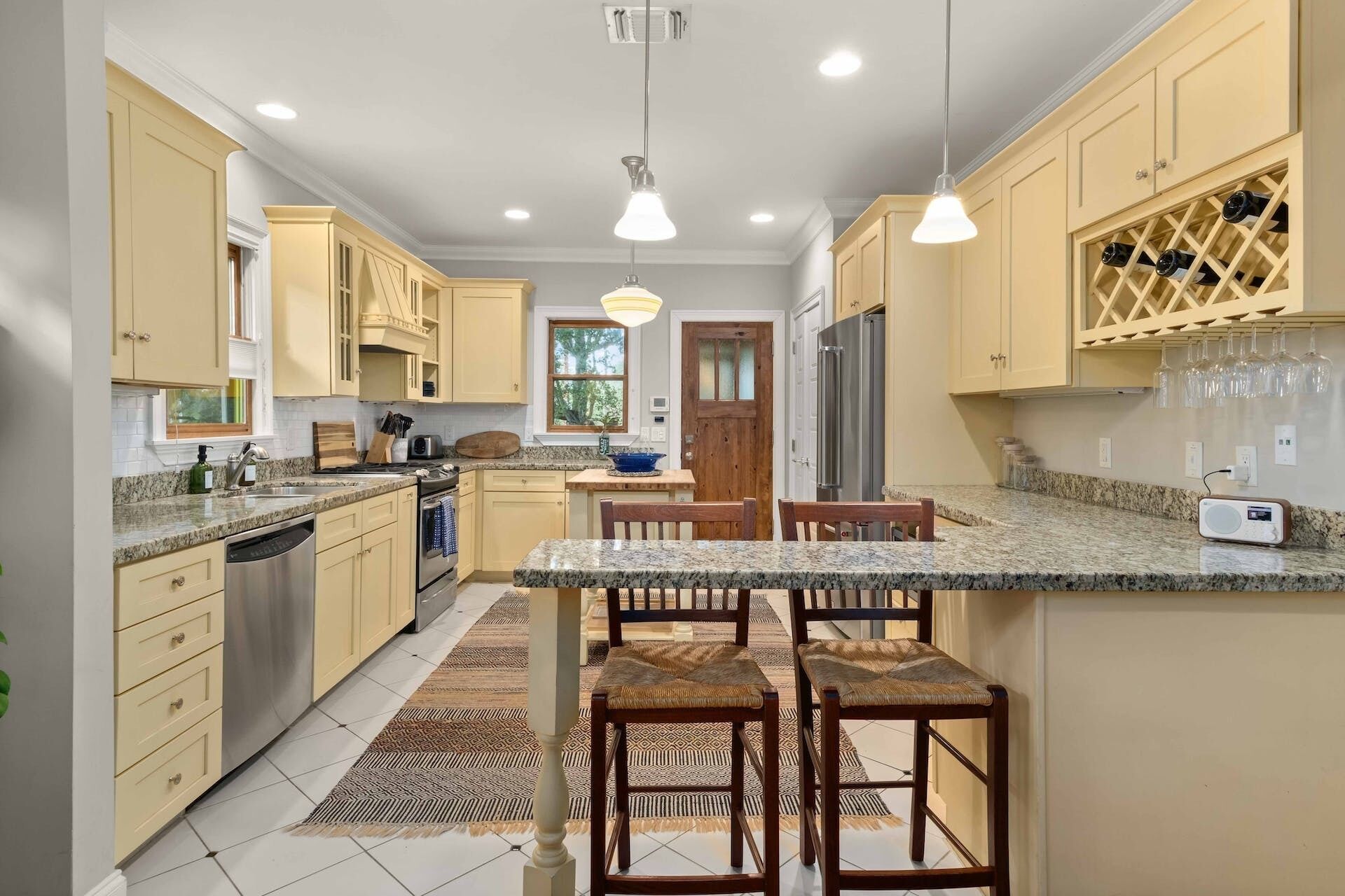 Kjøleskap, mikrobølgeovn, ovn og kokeplater