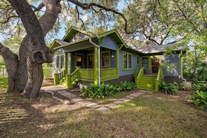 Exterior - * Walk to it all ~ Adorable Historic Bungalow * (Austin)