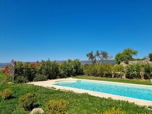 حمّام سباحة خارجي