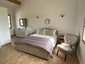 4 عدّة غرف نوم ومكتب ومكواة/لوح كي و واي فاي مجانًا