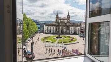 Minibar, escritorio, tabla de planchar con plancha y wifi gratis