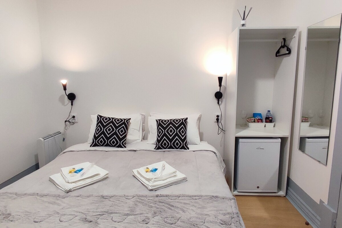 Minibar, Schreibtisch, Bügeleisen/Bügelbrett, kostenloses WLAN
