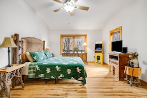 2 bedrooms, free WiFi, bed sheets - Lovely, one-story cabin in a serene mountain country club - golf, fish, and ski (Maggie Valley)