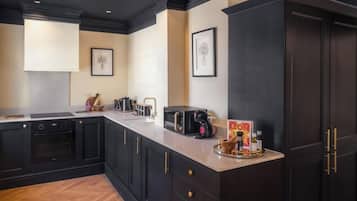 Réfrigérateur, micro-ondes, four, lave-vaisselle