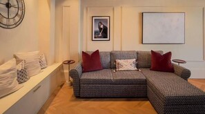 TV - Stylish Stay- Windsor Castle- Parking- By Tempstay (Berkshire)