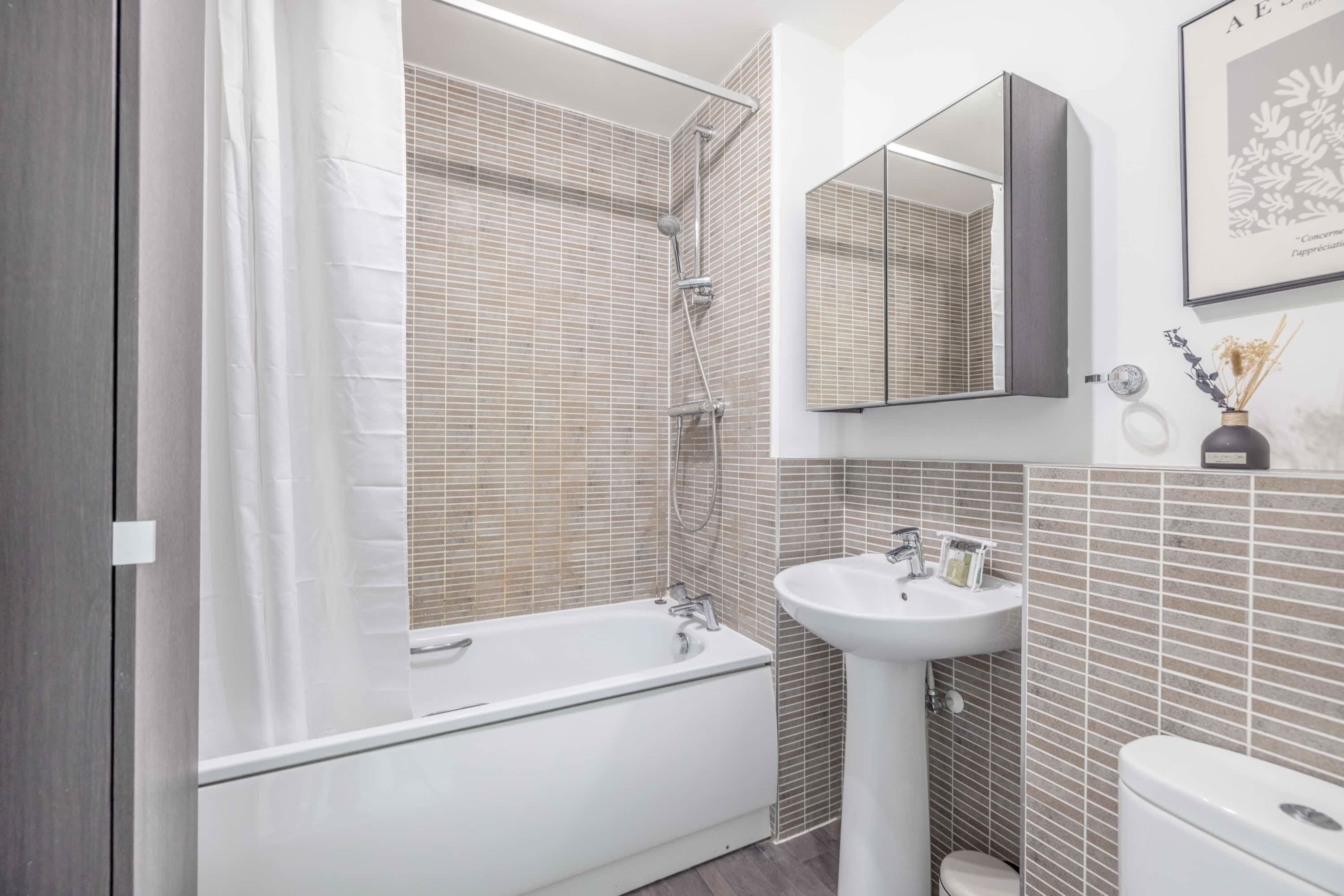 Bathtub, hair dryer, towels