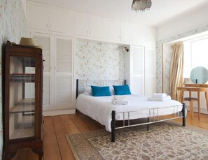 3 soverom, strykejern/-brett, wi-fi og sengetøy