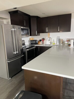 Fridge, microwave, dishwasher, coffee/tea maker