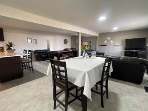 Dining - Vernon Valley and Lake view with private Hot Tub (Vernon)