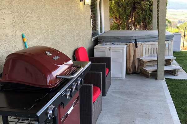 Bbq and private outdoor area with hot tub