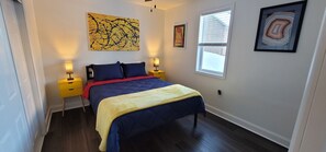 2 bedrooms, desk, iron/ironing board, free WiFi - Style-Ish 2 bed lower with all season sun room (Ishpeming)