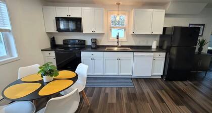 Style-Ish 2 bed lower with all season sun room
