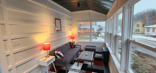 Style-Ish 2 bed lower with all season sun room
