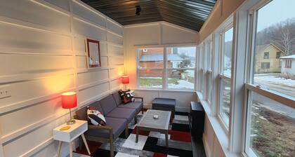 Style-Ish 2 bed lower with all season sun room