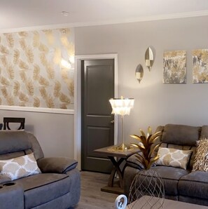 TV connectée, livres, chaîne hi-fi, imprimantes