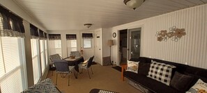 Smart TV, DVD player, books, music library - Family-Friendly Country Home near The Caverns (Hillsboro)