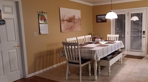 Dining - Family-Friendly Country Home near The Caverns (Hillsboro)