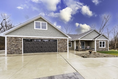 Exterior. Quiet & Rural; close to Ann Arbor/Ypsilanti