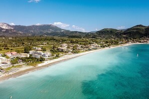 بالقرب من الشاطئ