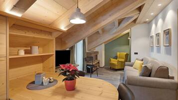 Televisión y chimenea