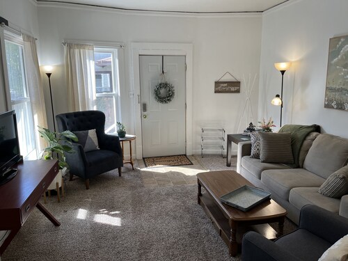 Cozy remodeled 1 bedroom near Drake U and downtown