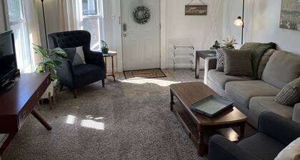 Cozy remodeled 1 bedroom near Drake U and downtown