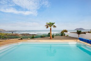 Pool - Holiday Home "Ocean Spirit" Near the Beach with Sea Views, Pool, and Wi-Fi (Corralejo)