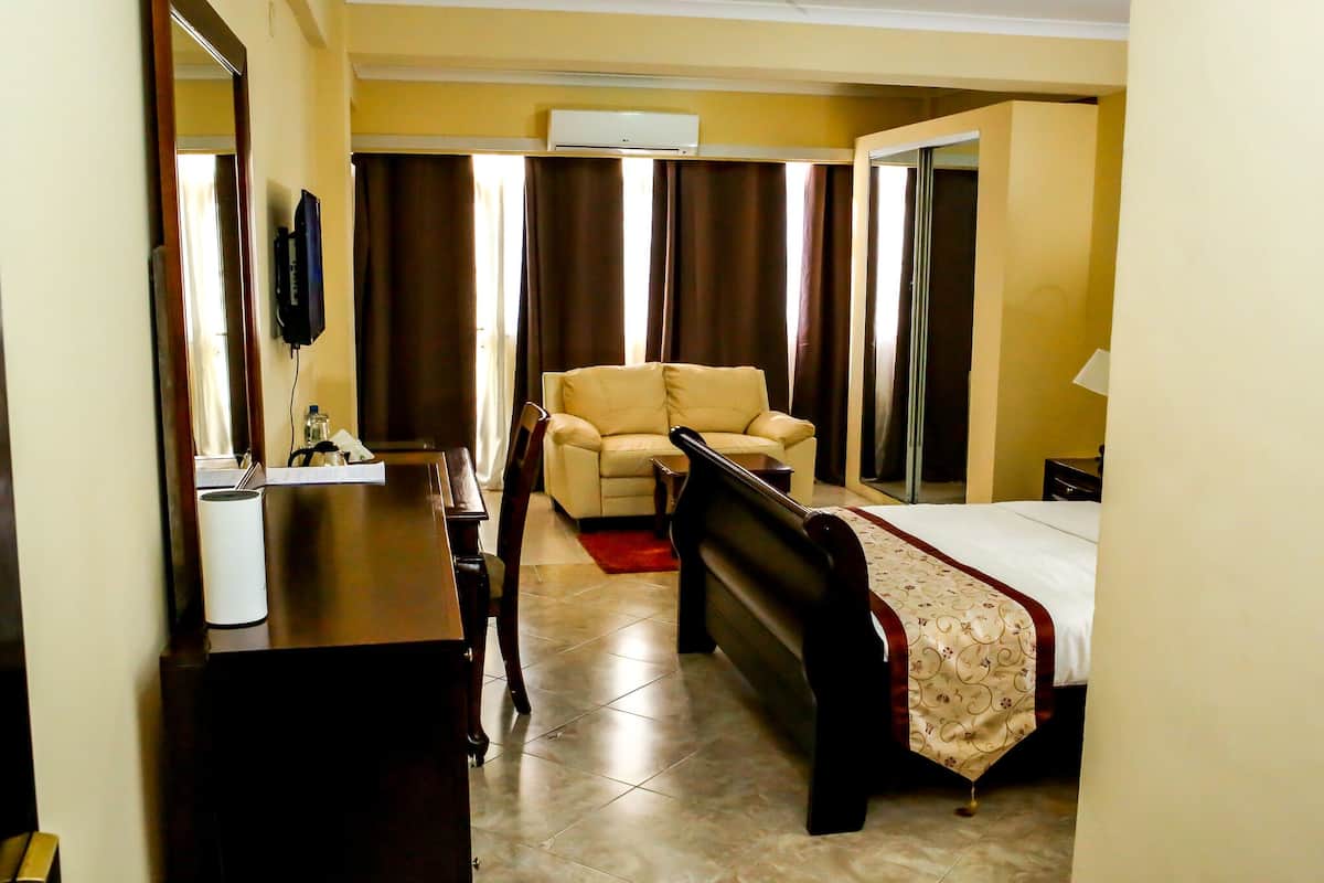 Business Room | 1 bedroom, premium bedding, minibar, individually decorated