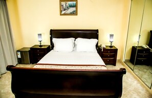 Premium Single Room, 1 Bedroom, Accessible, City View | Premium bedding, minibar, individually decorated, individually furnished - Brisotel - Beira Mar  (Luanda)