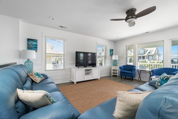 Smart-TV, DVD-Player, Tischfußball