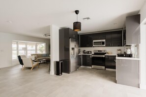 Casa, 5 habitaciones | Cocina privada