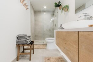 House, 5 Bedrooms | Bathroom | Towels - Serenity by The Gold Nests (Fort Lauderdale)