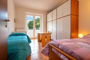 5 bedrooms, iron/ironing board, free WiFi, bed sheets - "Villa Giulia" with Garden, Terraces & Wi-Fi (Martina Franca)
