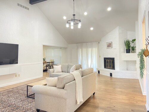 Charming 3 BR in a quiet and friendly neighborhood