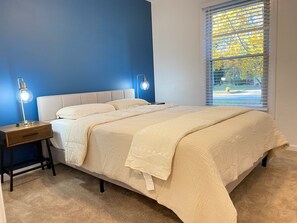 3 bedrooms, desk, WiFi, bed sheets