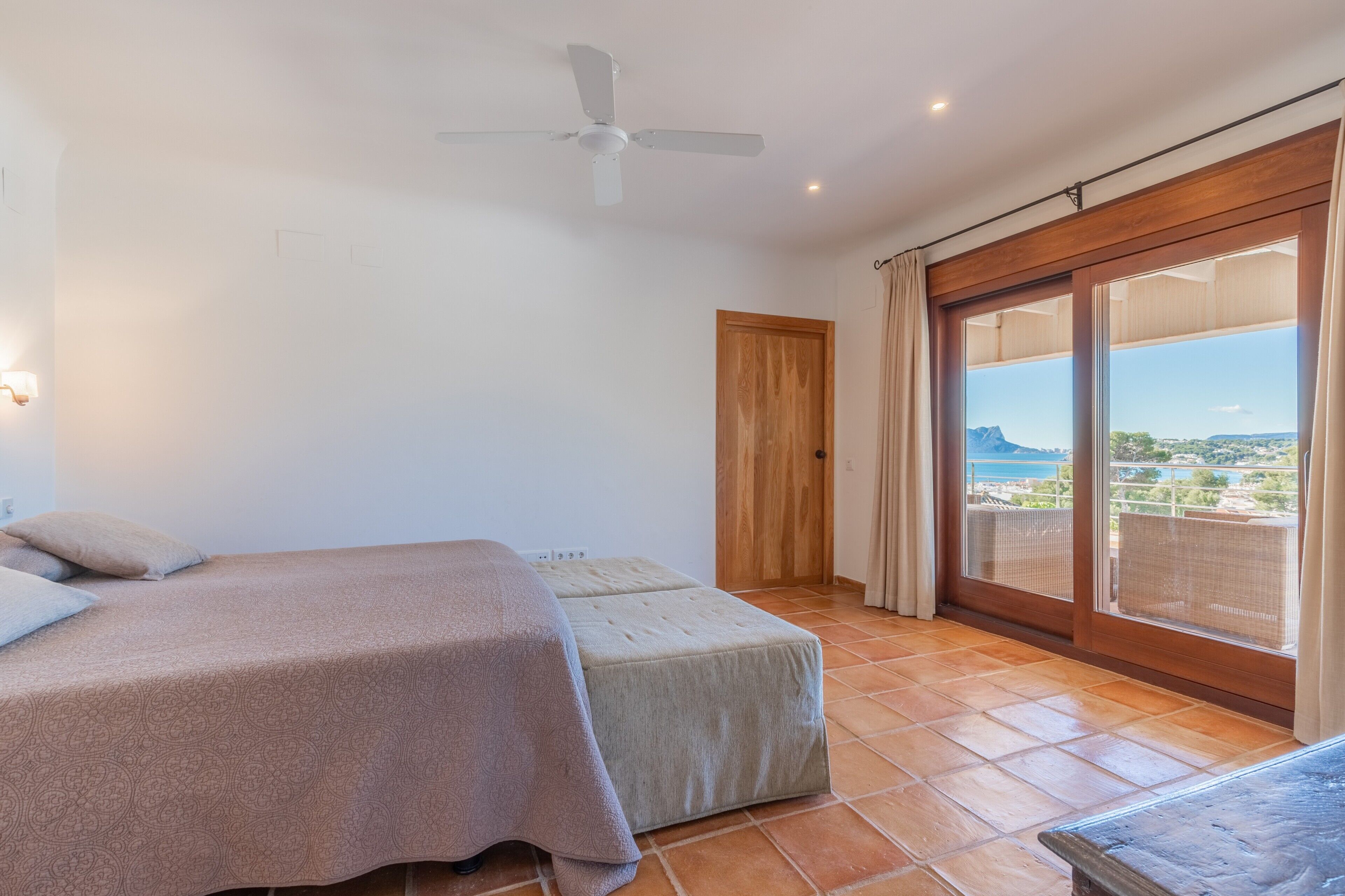 4 camere, ferro/asse da stiro, Wi-Fi gratuito, lenzuola