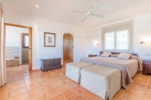 4 Schlafzimmer, Bügeleisen/Bügelbrett, kostenloses WLAN, Bettwäsche