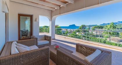 Villa "Casa Once Moraira" with Sea View, Pool, Garden & Wi-Fi