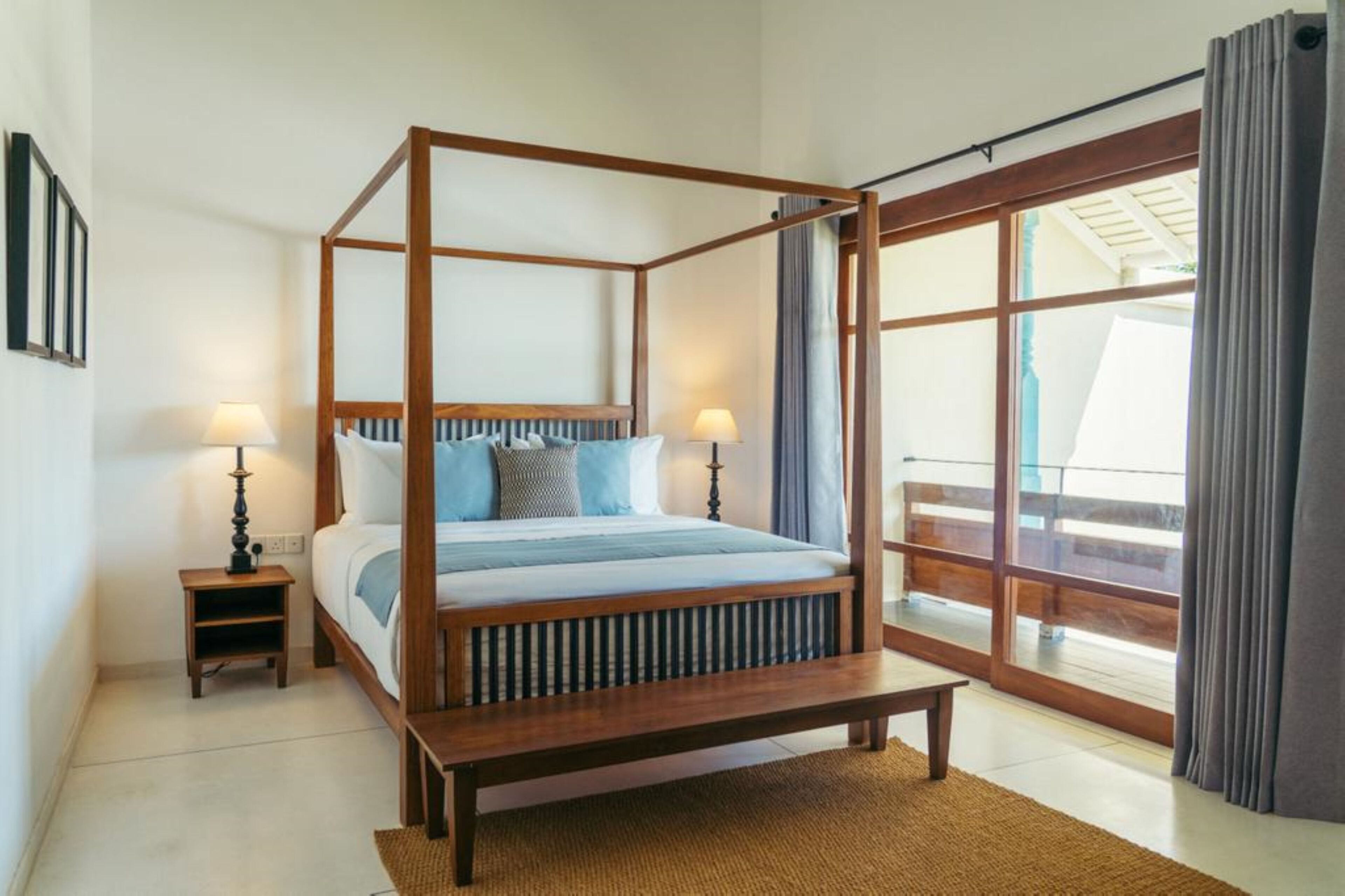 Deluxe-huone, 1 makuuhuone | 1 makuuhuone, ylelliset vuodevaatteet, työpöytä, silitysrauta/-lauta