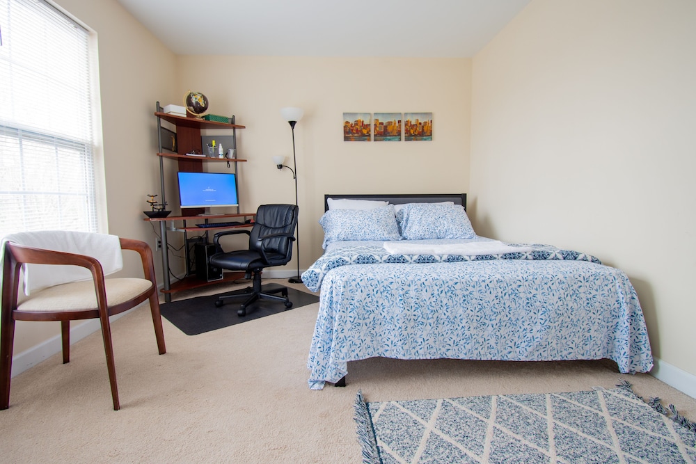 Sunlight facing entire Townhome with 2 BR & 2.5 Bath WinstonSalem Vrbo