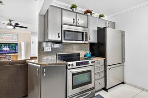 Refrigerador, microondas, horno, lavavajillas