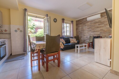 Vacation Home "Casa a 100 mt Dal Mare" with Private Balcony, Wi-Fi & A/C