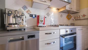 Kühlschrank, Ofen, Herdplatte, Geschirrspüler