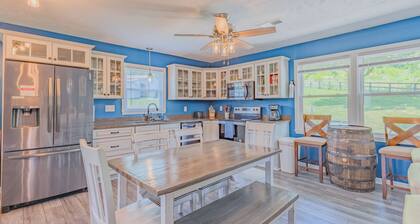 Hillside Hideout With Scenic Bluegrass Hot Tub Views!